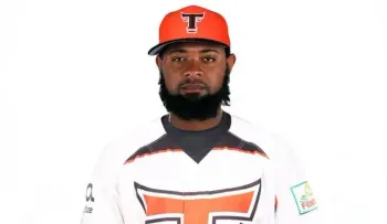 Los Toros firman a Yamaico Navarro por dos temporadas