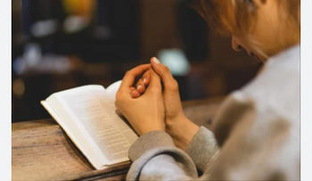 Un estudio científico destaca los efectos positivos de la oración en la salud