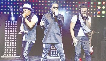 Grupo â??Ilegalesâ?, inagotable en fiesta de sus 20 años