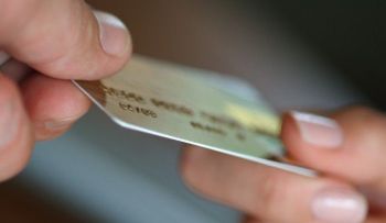 Bancos dejan sin efecto cargo del 1% al consumo en el exterior con tarjetas de crédito