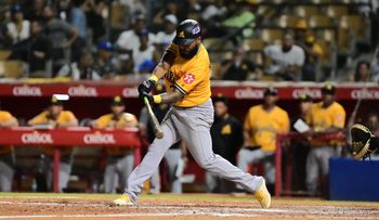 Aguilas se la "cobra" con creces al Licey, con bateo oportuno de Luis Valenzuela