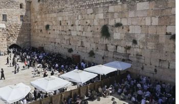 Más de 3,000 colonos israelíes rezan en la Explanada de las Mezquitas
