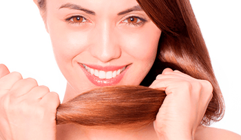 Cómo reparar y fortalecer el cabello con agua de linaza