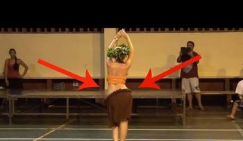 Mira como mueve las caderas! (VIDEO)