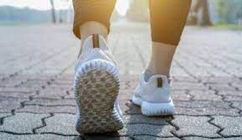 Caminar hacia atrás tienes increíbles beneficios para la salud 