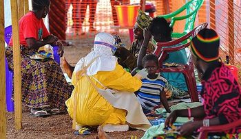 El ébola aún es una emergencia sanitaria mundial, advierte la OMS