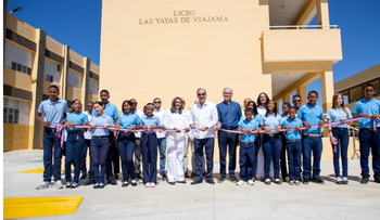 Abinader inaugura liceo en Las Yayas de Viajama, Azua