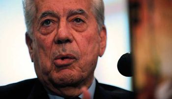 Mario Vargas Llosa: Argentina y Ecuador "no son verdaderas democracias"