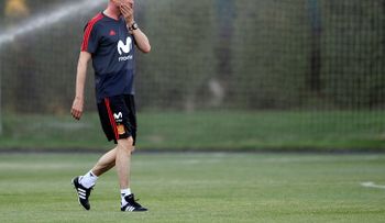 ¿Quién es Fernando Hierro, el nuevo entrenador de la Selección Española de Fútbol para el Mundial de Rusia 2018?
