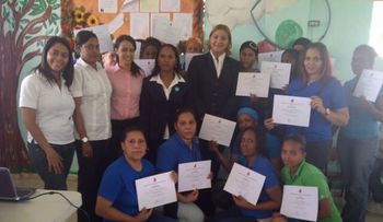 Certifican 22 internas de Najayo en desarrollo empresarial