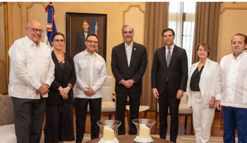 Abinader recibe a Michel Camilo y autoridades de Berklee