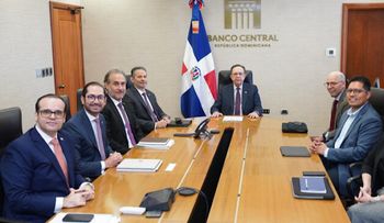 Valdez Albizu se reúne con ejecutivos de Morgan Stanley
