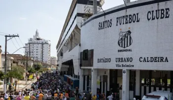 Fanáticos de Pelé hicieron filas kilométricas bajo un sol abrumador para darle el último adiós 