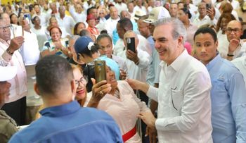 Raquel Peña gradúa a más de mil jóvenes y nuevos agentes migratorios en Santiago