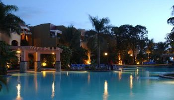 Amhsa Marina Hotels & Resorts capacita más de 200 jóvenes en áreas de alimentos y bebidas