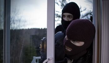 Asaltado le pide a los ladrones que vuelvan más tarde