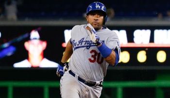 Dodgers suspenden dominicano Miguel Olivo por morder oreja a compañero