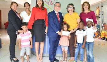 Voluntariado del BCRD dona 500 mil pesos a fundación de lucha contra el cáncer 