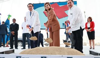 Vicepresidenta deja iniciados trabajos remozamiento del Hospital de la Mujer