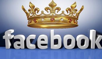 El cofundador de Twitter aconseja a Mark Zuckerberg cobrar por Facebook  