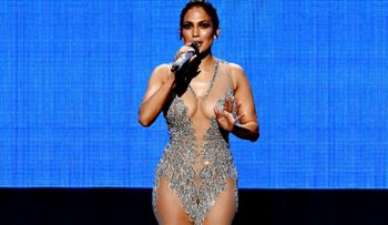 Muy sexy: Jennifer Lopez y un sugerente video sin ropa interior