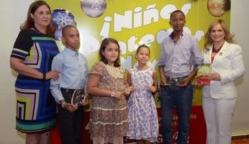 Banco de Reservas entrega 12 premios y 24 becas  en Concurso Infantil Pinta la Navidad