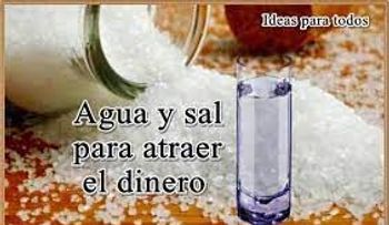 Lavarte las manos con agua de sal, un remedio mágico para atraer el dinero y evitar enfermedades