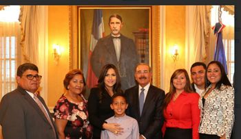 Decisión Juvenil entrega informe al presidente Danilo Medina