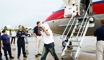 Llegan al país otros 61 ex convictos cumplieron condenas en EEUU