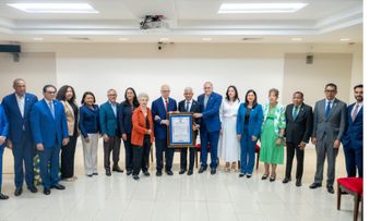 Senado reconoce trayectoria de Jaime Sued en industria farmacéutica