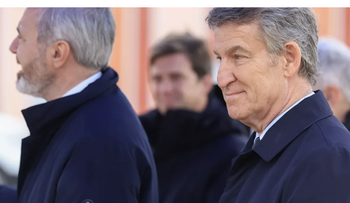 Feijóo critica "regalo" de residencia legal