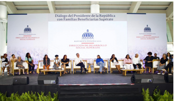 Luis Abinader reafirma apoyo a Supérate tras escuchar a 6,000 familias