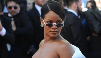 Rihanna le saca los pies a su billonario novio