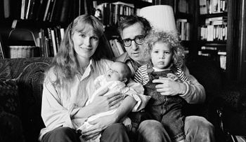 Woody Allen acusó a Mia Farrow de maltrato infantil y admitió que Ronan podría ser hijo de Frank Sinatra