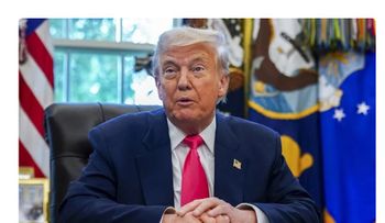 Trump amenaza con aranceles y restricciones de chips por tasas digitales.