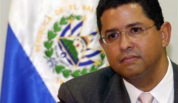 Expresidente de El Salvador, Francisco Flores, sufre derrame cerebral y cae en coma