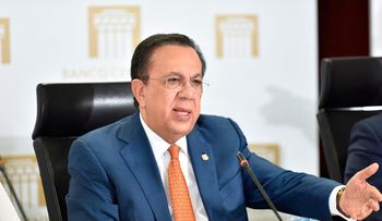 Gobernador Valdez Albizu destaca que el turismo lidera el crecimiento de la economía en 2022