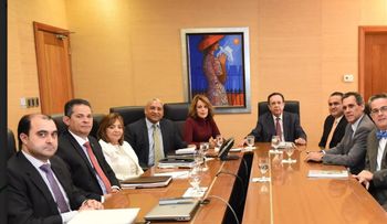 Gobernador Valdez Albizu recibe ejecutivos ADOZONA; conversan sobre economía de ese sector 