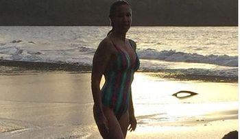 Mariasela Alvarez dando de qué hablar por su bikineo a sus 59 años