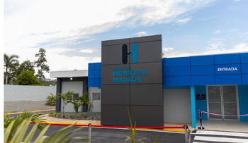 Abinader entrega hospital renovado en Maimón
