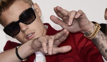 Justin Bieber le dice a Miley Cyrus: â??Mantén tu puta de boca cerradaâ?