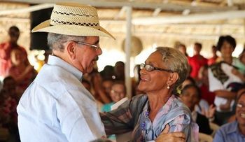 Danilo aprueba financiamiento para artesanas y caficultores de Santiago Rodríguez