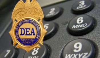 Acusan 21 dominicanos en NY por estafa de US$3.5MM haciéndose pasar por agentes de la DEA
