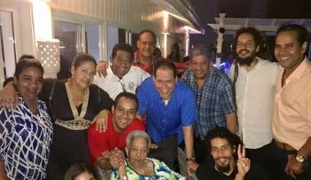 Fernando Villalona celebra en famila sus 62 años
