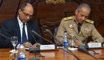 Indotel entrega modernos equipos digitales  a la emisora â??La Voz de las Fuerzas Armadasâ?