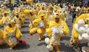 Comparsa â??Los Arahuacos de Villa Duarteâ? gana Gran Premio del Carnaval Infantil