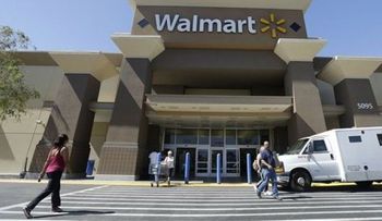 Wal-Mart aumentará sueldos a casi el 40% de sus empleados 