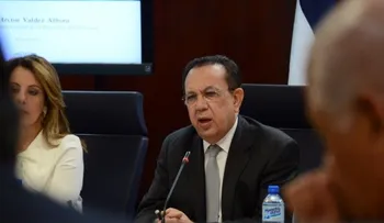 Critican salarios de funcionarios sean 90 veces más que el mínimo