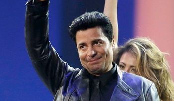 Chayanne lanza nuevo CD mientras convive con dolor 