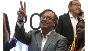 Campaña de Petro en Colombia, sancionada por exceso de gastos.